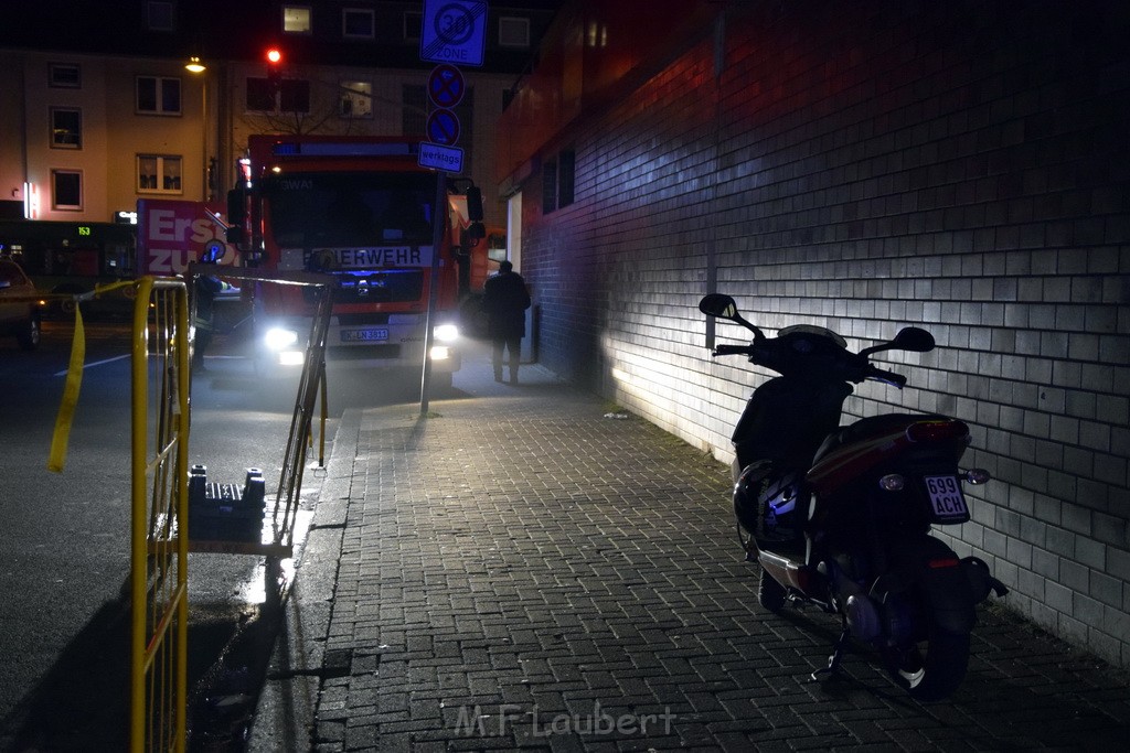 Feuer Papp Presscontainer Koeln Hoehenberg Bochumerstr P147.JPG - Miklos Laubert